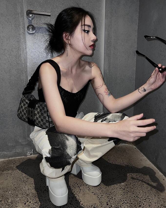 Dân mạng xuýt xoa với body hoàn hảo của Linh Ngọc Đàm trong bộ ảnh mới q45 7