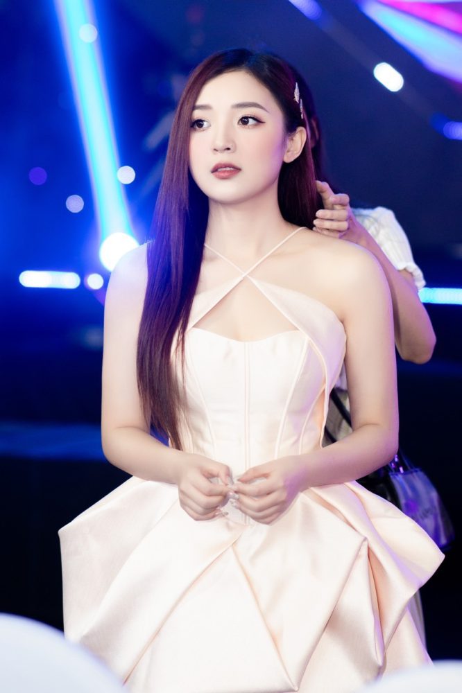 q5-2 MC Phương Thảo xinh đẹp cùng thần thái sang chảnh chiếm trọn trái tim game thủ Liên Quân Mobile q5 2