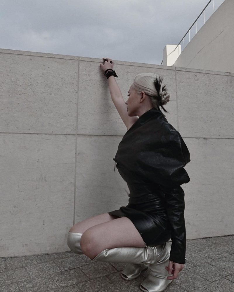 Linh Ngọc Đàm với phong cách thời trang độc lạ, mới mẻ khiến fan hâm mộ "trầm trồ" q53 2