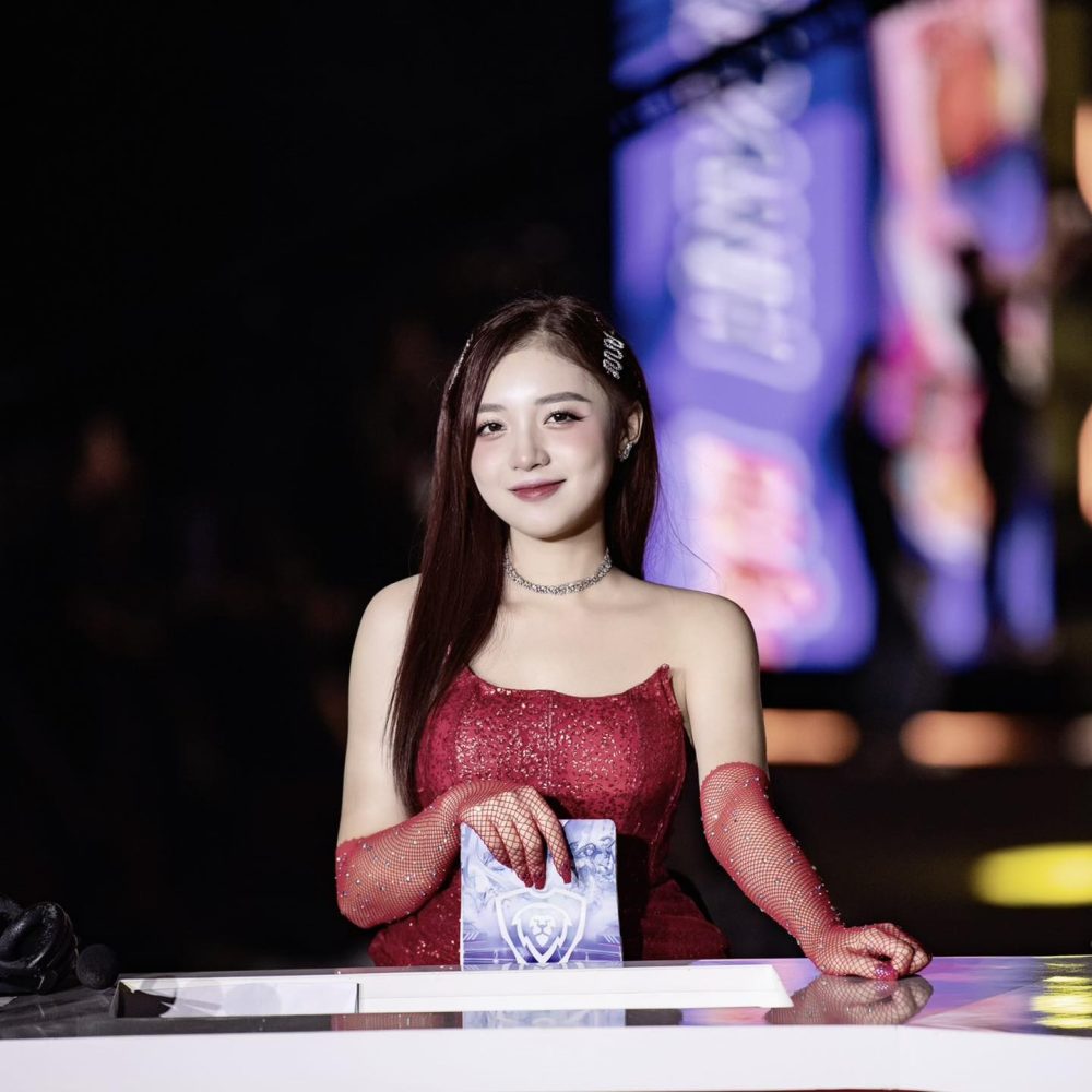 MC Phương Thảo xinh đẹp cùng thần thái sang chảnh chiếm trọn trái tim game thủ Việt q53