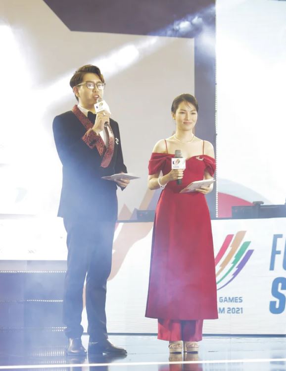 Cận cảnh nhan sắc xinh đẹp của dàn nữ MC Esports trong ngày thi đấu cuối cùng tại SEA Games 31 q75 1