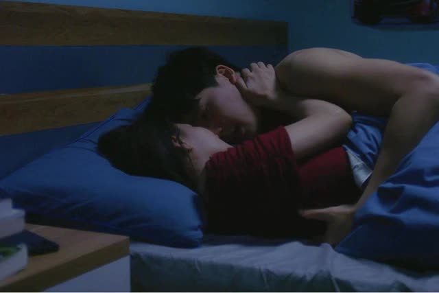 Soi "info" gái xinh nướng khoai vỉa hè, từng gây xôn xao với cảnh nhạy cảm trên phim giờ vàng - Ảnh 2. Soi "info" gái xinh nướng khoai vỉa hè, từng gây xôn xao với cảnh nhạy cảm trên phim giờ vàng - Ảnh 2.