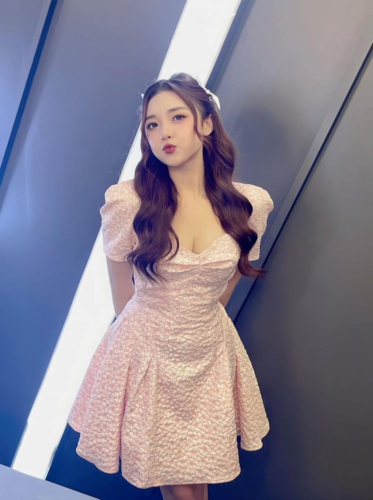 MC Phương Thảo với sắc vóc đỉnh cao, thần thái sang chảnh chiếm trọn trái tim game thủ Việt s14 2