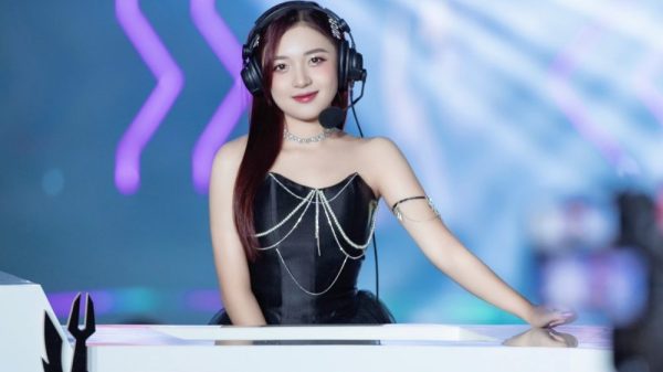 MC Phương Thảo xinh đẹp cùng thần thái sang chảnh chiếm trọn trái tim game thủ Liên Quân Mobile 38 MC Phương Thảo xinh đẹp cùng thần thái sang chảnh chiếm trọn trái tim game thủ Liên Quân Mobile s1jpg