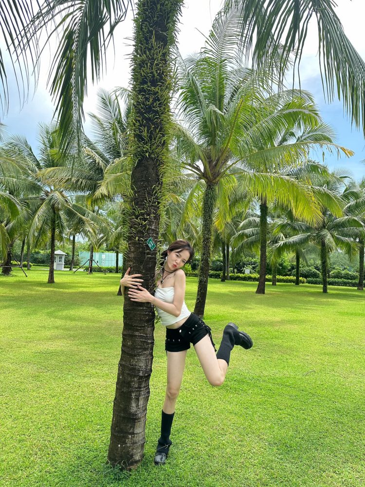 s21 Mèo Sao Hỏa đăng ảnh khoe dáng nuột, eo thon khiến cộng đồng mạng "đứng ngồi không yên" s21