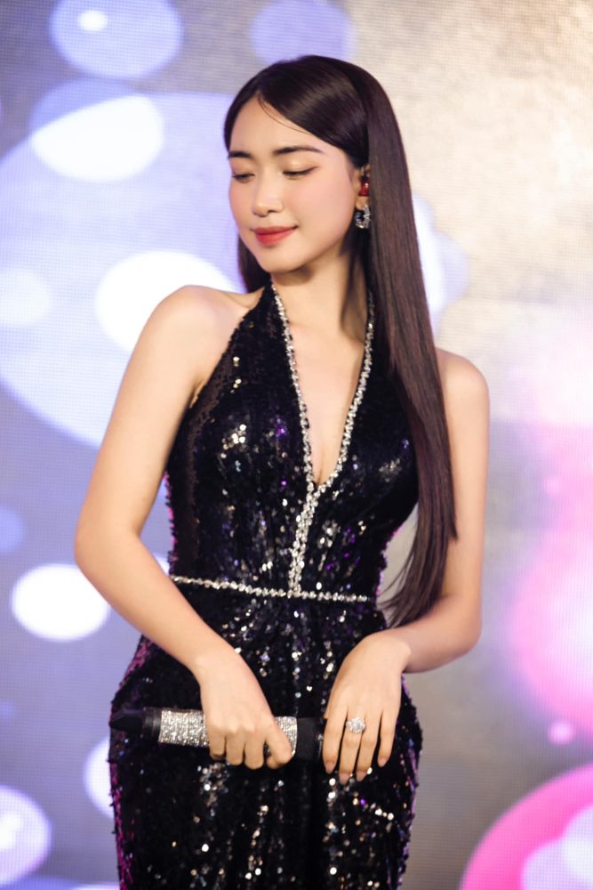 s3-3 Hòa Minzy trong bộ váy đen gợi cảm chiếm trọn spotlight s3 3