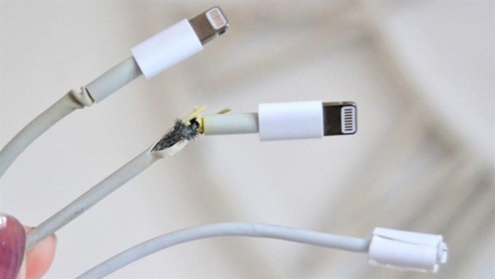 Cách khắc phục tình trạng dây sạc iPhone không hoạt động - Ảnh 1. Cách khắc phục tình trạng dây sạc iPhone không hoạt động - Ảnh 1.