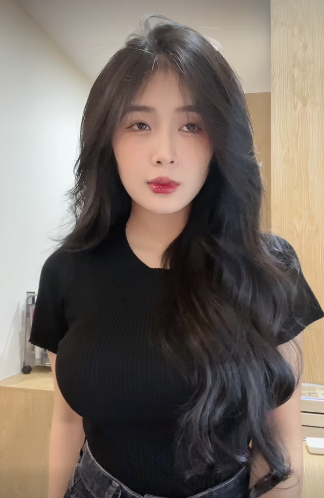 Quỳnh Alee xuất hiện với diện mạo khác lạ, fan nghi vấn có "hack" - Ảnh 3. Quỳnh Alee xuất hiện với diện mạo khác lạ, fan nghi vấn có "hack" - Ảnh 3.