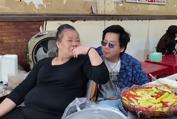 Khoa Pug mục sở thị hàng "bún chửi" khét tiếng, cố tình làm một việc nhưng không thành - Ảnh 4. Khoa Pug mục sở thị hàng "bún chửi" khét tiếng, cố tình làm một việc nhưng không thành - Ảnh 4.