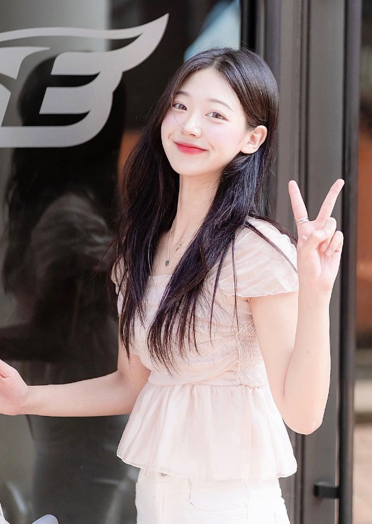 Đeo khẩu trang kín mít vẫn "gây sốt", diện mạo thật sự của hot girl khiến người xem thêm phần ngây ngất - Ảnh 8. Đeo khẩu trang kín mít vẫn "gây sốt", diện mạo thật sự của hot girl khiến người xem thêm phần ngây ngất - Ảnh 8.