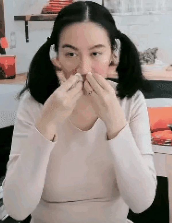 Nữ diễn viên nổi tiếng dấn thân thành streamer, có phát ngôn tuyên chiến với cộng đồng mạng và hành động không thể tha thứ trên livestream - Ảnh 3. Nữ diễn viên nổi tiếng dấn thân thành streamer, có phát ngôn tuyên chiến với cộng đồng mạng và hành động không thể tha thứ trên livestream - Ảnh 3.