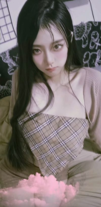 Tắt đèn chơi game lúc 3 giờ sáng, nữ streamer xinh đẹp khiến fan nam xót xa khi gặp "nghịch cảnh"- Ảnh 10. Tắt đèn chơi game lúc 3 giờ sáng, nữ streamer xinh đẹp khiến fan nam xót xa khi gặp "nghịch cảnh"- Ảnh 10.