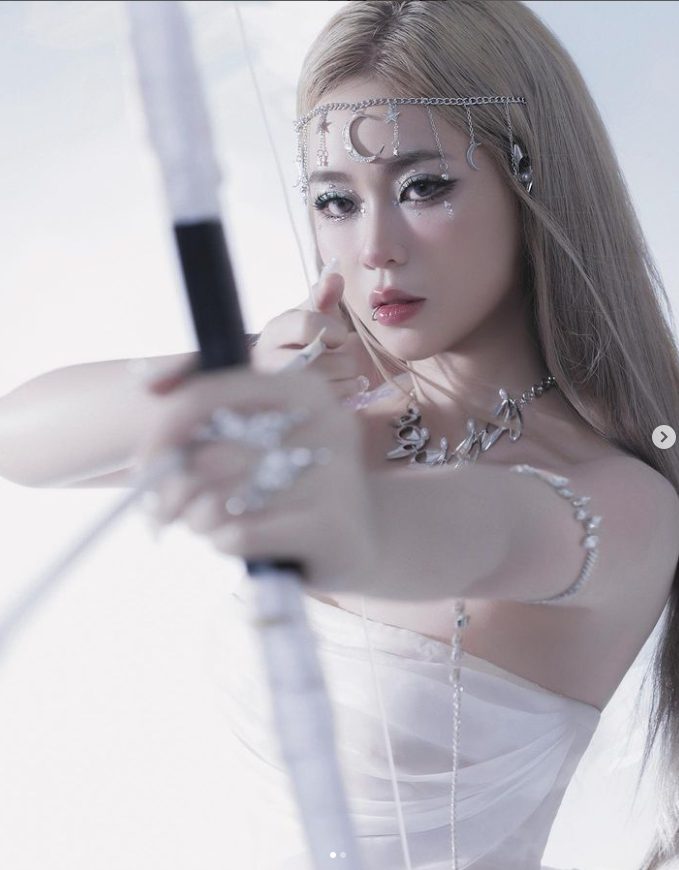 MisThy "một mình" vẫn đỉnh trong khi Linh Ngọc Đàm tung ảnh "tình tứ" cùng bạn trai đậm chất trọc phú- Ảnh 6.