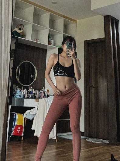 Giữa thời tiết mưa rét, hot girl "Nóng Cùng World Cup" khoe ảnh thả dáng bikini- Ảnh 3. Giữa thời tiết mưa rét, hot girl "Nóng Cùng World Cup" khoe ảnh thả dáng bikini- Ảnh 3.