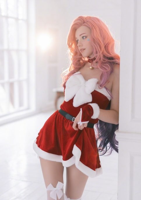 Cận cảnh nhan sắc Seraphine đu trend Giáng sinh muộn, dân tình vẫn "thả tim" mỏi tay - Ảnh 6.