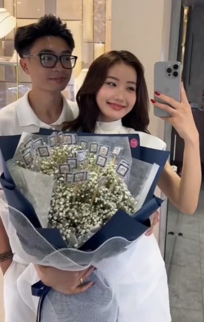 TikToker Huyền 2k4 được chồng thiếu gia chi bạo, tặng quà "khủng" ngày 8/3- Ảnh 4. TikToker Huyền 2k4 được chồng thiếu gia chi bạo, tặng quà "khủng" ngày 8/3- Ảnh 4.