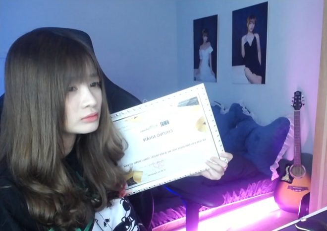 Bị dân mạng chỉ trích về kỹ năng nghề, nữ BLV duy nhất của Liên Quân “show” hẳn chứng chỉ học MC "phản pháo" screenshot258 16461017406801715487194