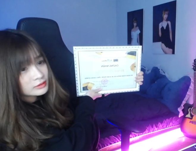 Bị dân mạng chỉ trích về kỹ năng nghề, nữ BLV duy nhất của Liên Quân “show” hẳn chứng chỉ học MC "phản pháo" screenshot259 1646101740658198182345