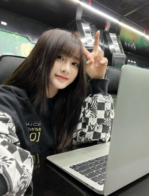 Nỗ lực thầm lặng, Lyly Sury vẫn gặp khó khi chinh phục khán giả Liên Quân - Ảnh 3. Nỗ lực thầm lặng, Lyly Sury vẫn gặp khó khi chinh phục khán giả Liên Quân - Ảnh 3.