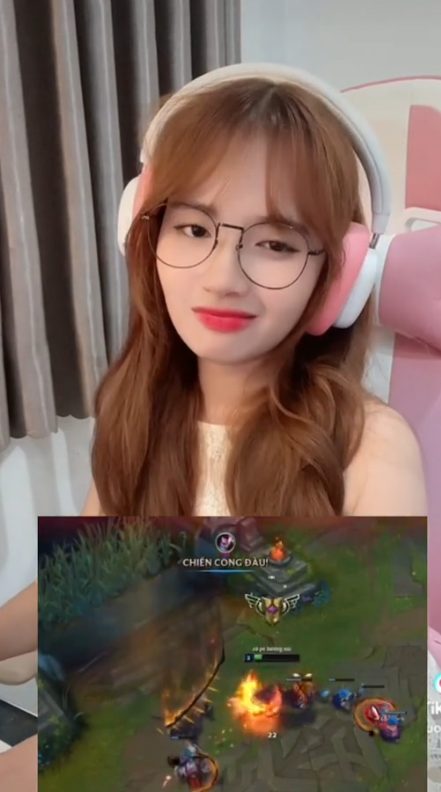 Giải mã nụ cười "ngạo mạn" của nữ streamer nổi tiếng sau màn "combat" nảy lửa - Ảnh 4. Giải mã nụ cười "ngạo mạn" của nữ streamer nổi tiếng sau màn "combat" nảy lửa - Ảnh 4.