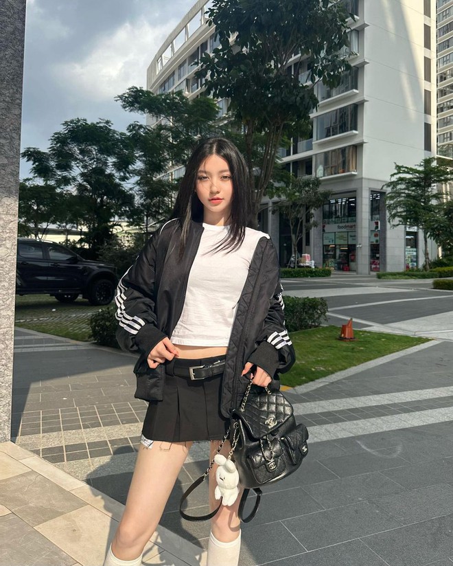 snapinstaapp32940029512081041868045284618811307182356218n1080-1685410920686924111899-16854175092901787277413-1685505146898-16855051475431876545148 Cô gái sinh năm 2000, từng nổi danh "nữ thần mạng" giờ thay đổi thế nào? snapinstaapp32940029512081041868045284618811307182356218n1080 1685410920686924111899 16854175092901787277413 1685505146898 16855051475431876545148