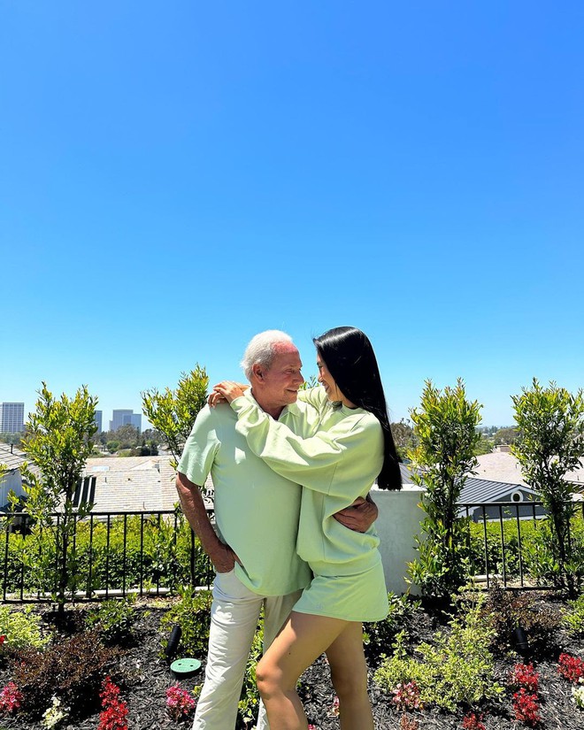 snapinstaapp3583446286493632237400787146955745236272460n1080-16911438326531656407933-1691147142425982255688-1691295420801-1691295421303702945678 "Cô gái Việt 26 tuổi yêu tỷ phú 72 tuổi" không còn ở nhà bạn trai, nhắc đến kết hôn với thái độ này snapinstaapp3583446286493632237400787146955745236272460n1080 16911438326531656407933 1691147142425982255688 1691295420801 1691295421303702945678