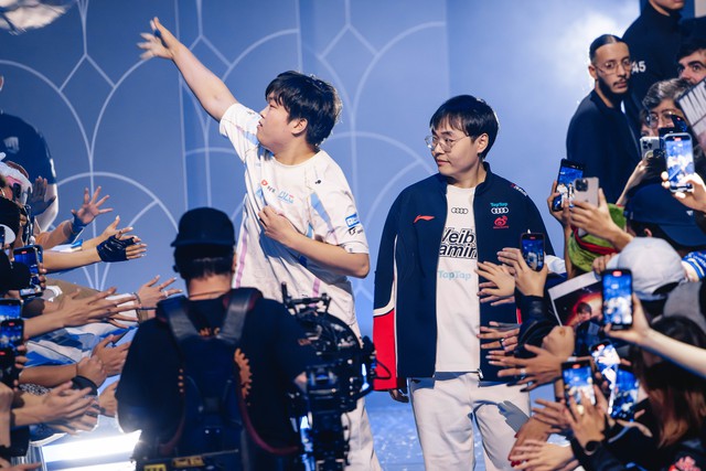 BLG đã giành quyền vào chung kết CKTG 2024 sau chiến thắng có phần dễ dàng trước WBG BLG đã giành quyền vào chung kết CKTG 2024 sau chiến thắng có phần dễ dàng trước WBG