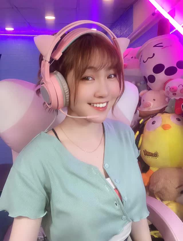 Nữ streamer đời đầu không "ngán" làn sóng hot girl, vẫn khẳng định vị thế! - Ảnh 2. Nữ streamer đời đầu không "ngán" làn sóng hot girl, vẫn khẳng định vị thế! - Ảnh 2.