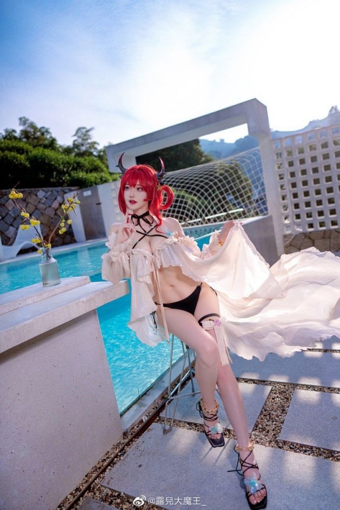 Cùng chiêm ngưỡng bộ ảnh cosplay Surtr trong Arknights được thực hiện bởi coser nóng bỏng surtr arknights cosplay 4