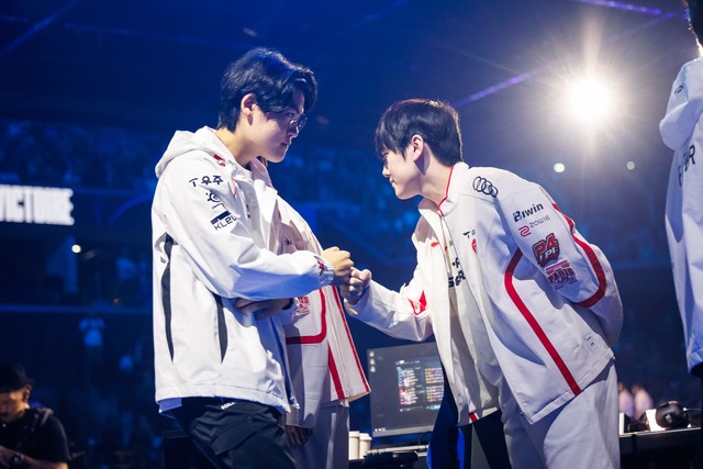 T1 hủy diệt hoàn toàn TES T1 hủy diệt hoàn toàn TES