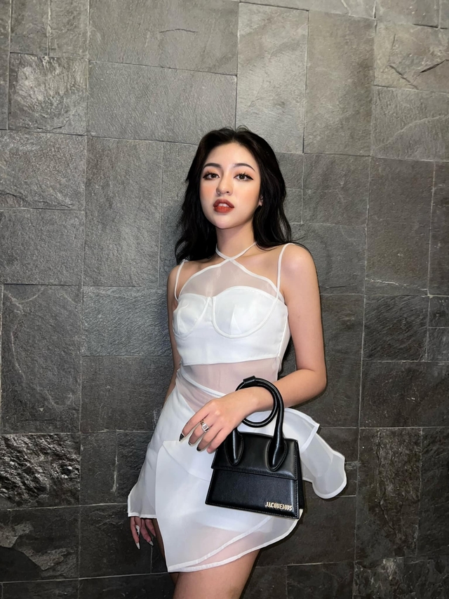 "Hot girl trứng rán" bị dân tình chê thậm tệ, thua xa Lê Bống - Ảnh 2. "Hot girl trứng rán" bị dân tình chê thậm tệ, thua xa Lê Bống - Ảnh 2.