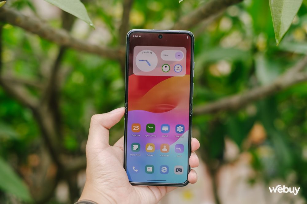 Trước thềm ra mắt Galaxy Z Flip5, nhìn lại chiếc smartphone gập đã khiến Samsung phải thay đổi - Ảnh 5. Trước thềm ra mắt Galaxy Z Flip5, nhìn lại chiếc smartphone gập đã khiến Samsung phải thay đổi - Ảnh 5.