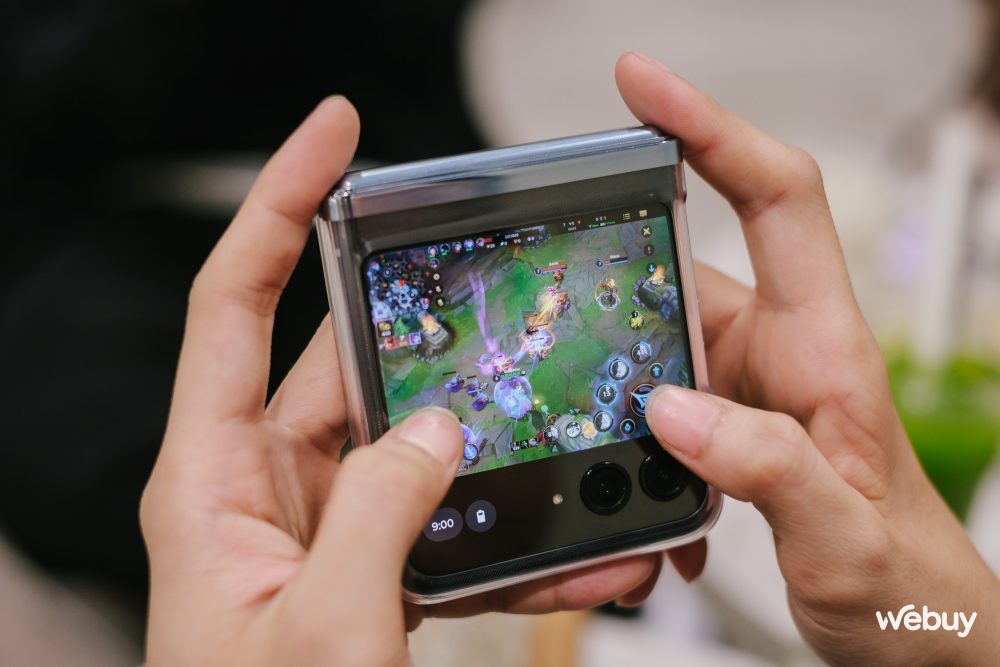 Trước thềm ra mắt Galaxy Z Flip5, nhìn lại chiếc smartphone gập đã khiến Samsung phải thay đổi - Ảnh 10. Trước thềm ra mắt Galaxy Z Flip5, nhìn lại chiếc smartphone gập đã khiến Samsung phải thay đổi - Ảnh 10.