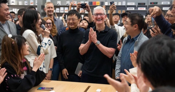 "Cha đẻ" Liên quân bất ngờ được giám đốc Apple khen ngợi, khẳng định là "hiện tượng" toàn cầu 27 "Cha đẻ" Liên quân bất ngờ được giám đốc Apple khen ngợi, khẳng định là "hiện tượng" toàn cầu tim cook scaled 1512 1697797481675 1697797481837175204733 12 0 437 680 crop 16977976275081270838053jpg