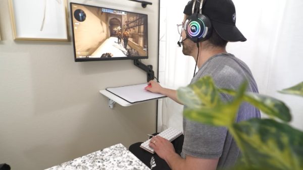 Ngỡ ngàng với game thủ biến Toilet thành một phòng chơi game độc lạ 28 Ngỡ ngàng với game thủ biến Toilet thành một phòng chơi game độc lạ toiletjpg