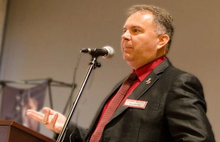 Chỉ vì một câu nói đùa trên TikTok, Phó Chủ tịch cấp cao của Apple bị sa thải tony blevins 1 16645313492421512764039 crop 1664531356550963710024 1664612046907 16646120470361270836115jpg