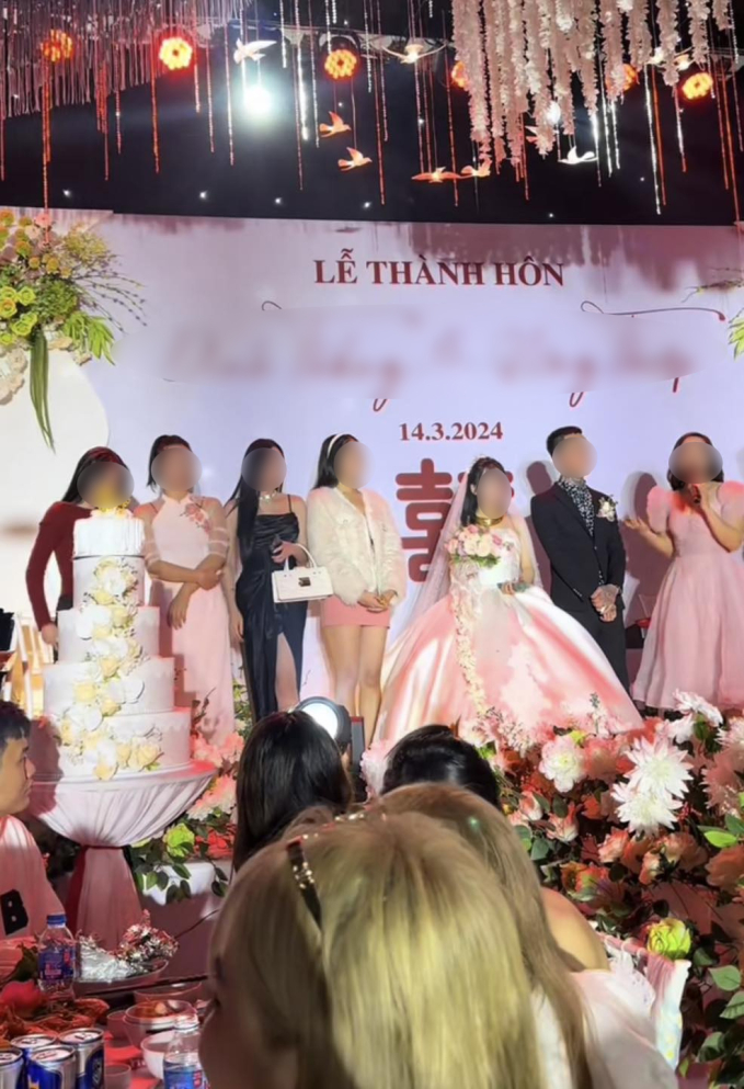 Mời 12 người yêu cũ đến đám cưới, nam thanh niên nhận "cái kết" viên mãn - Ảnh 2. Mời 12 người yêu cũ đến đám cưới, nam thanh niên nhận "cái kết" viên mãn - Ảnh 2.