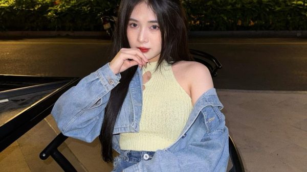 Quỳnh Alee khoe vòng một đầy đặn khiến fan hâm mộ phải "đứng ngồi không yên" 29 Quỳnh Alee khoe vòng một đầy đặn khiến fan hâm mộ phải "đứng ngồi không yên" v2jpg