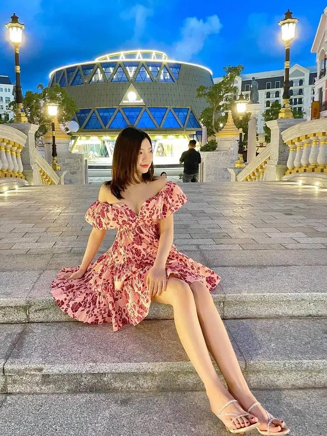 Nữ CĐV trên sân Mỹ Đình sở hữu gương mặt xinh xắn như búp bê, dân mạng ai ai cũng ráo riết xin info w2 2