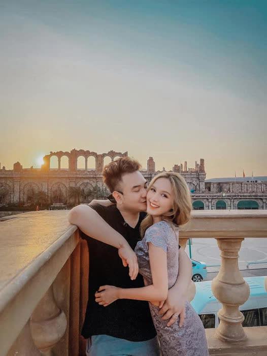 Sau ba năm kết hôn, vợ 'streamer giàu nhất Việt Nam' hé lộ kế hoạch can thiệp kỹ thuật để 'tìm con' - Ảnh 1. Sau ba năm kết hôn, vợ 'streamer giàu nhất Việt Nam' hé lộ kế hoạch can thiệp kỹ thuật để 'tìm con' - Ảnh 1.