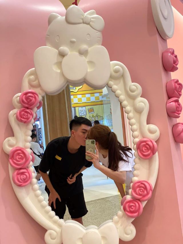 z21-3 Ngọt ngào như thuở mới yêu, Xuân Bách công khai khoe ảnh "khóa môi" bạn gái z21 3