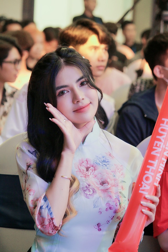 Ngắm lại hình ảnh nữ MC Esports trong ngày thi đấu cuối cùng tại SEA Games 31: Phương Thảo “đụng” sắc Khánh Linh - Ảnh 6. Ngắm lại hình ảnh nữ MC Esports trong ngày thi đấu cuối cùng tại SEA Games 31: Phương Thảo “đụng” sắc Khánh Linh - Ảnh 6.