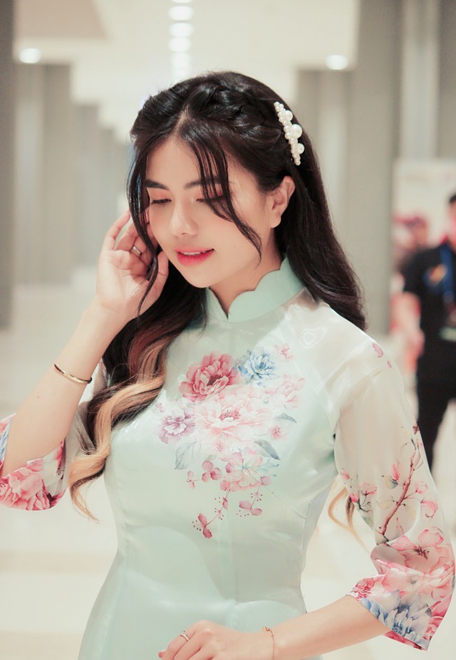 Ngắm lại hình ảnh nữ MC Esports trong ngày thi đấu cuối cùng tại SEA Games 31: Phương Thảo “đụng” sắc Khánh Linh - Ảnh 7. Ngắm lại hình ảnh nữ MC Esports trong ngày thi đấu cuối cùng tại SEA Games 31: Phương Thảo “đụng” sắc Khánh Linh - Ảnh 7.