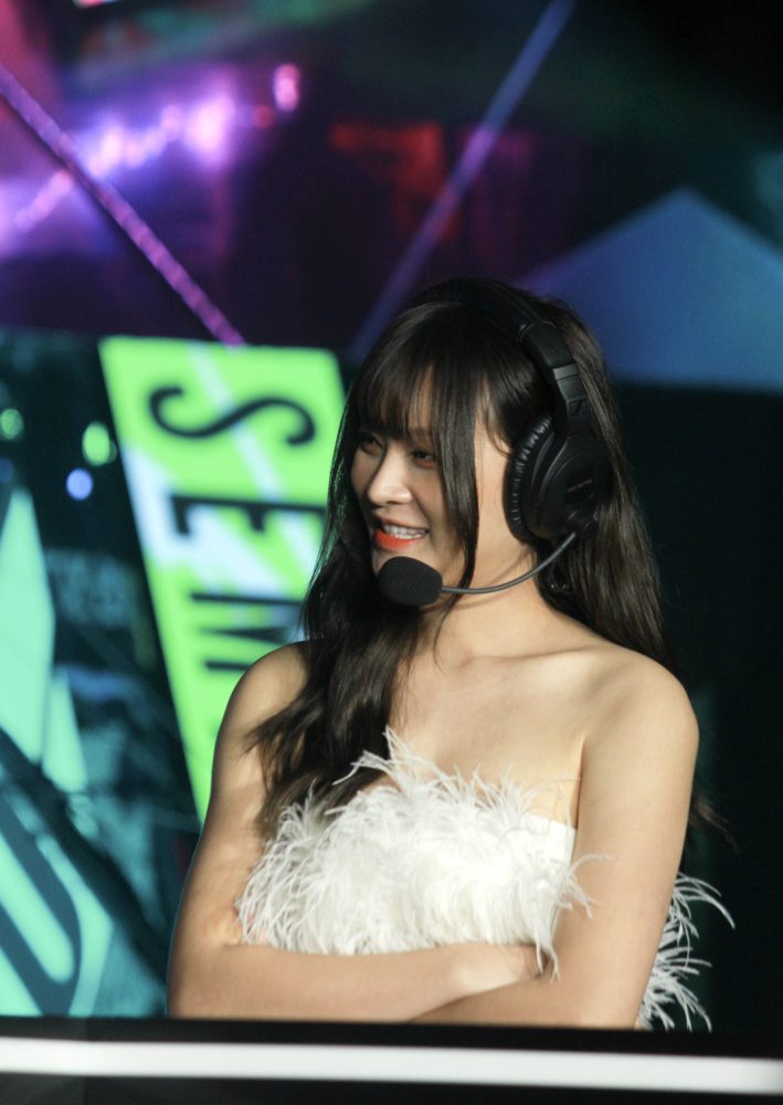 z3964197550977005c3cd78c0dc723d9edc1ae2de493b8-16711731102231250429370-1671186457662-16711864577641383824620 Cùng gặp tình huống bất ngờ trên sân khấu lớn, hai MC Liên Quân xử lý cực khéo z3964197550977005c3cd78c0dc723d9edc1ae2de493b8 16711731102231250429370 1671186457662 16711864577641383824620