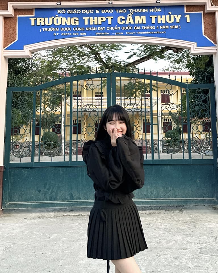 z5-2 Mina Young cực kỳ xinh đẹp, dễ thương trong bộ ảnh về thăm trường cũ z5 2