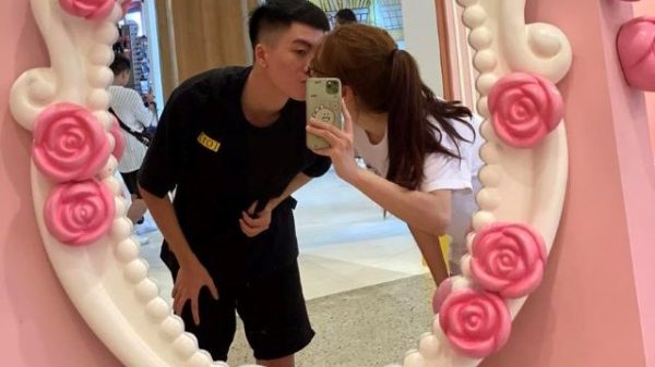 Ngọt ngào như thuở mới yêu, Xuân Bách công khai khoe ảnh "khóa môi" bạn gái 30 Ngọt ngào như thuở mới yêu, Xuân Bách công khai khoe ảnh "khóa môi" bạn gái zjpg 2