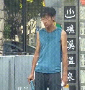 Clip: Nam thần màn ảnh mất trí điên loạn, giờ ngày đi lang thang quậy phá, tối ngủ vỉa hè- Ảnh 2.