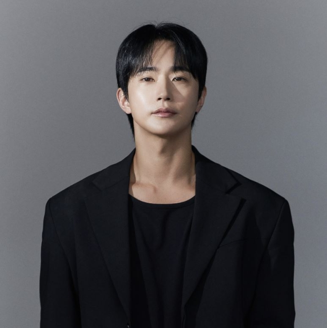 Nam diễn viên hàng đầu bất ngờ bị tố bạo hành,