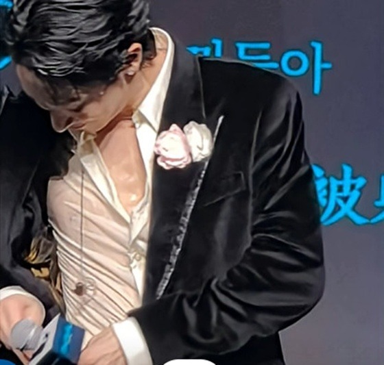 Bạn thân G-Dragon lâm vào tình trạng kiệt quệ kinh hoàng, suýt ngất xỉu- Ảnh 1. Bạn thân G-Dragon lâm vào tình trạng kiệt quệ kinh hoàng, suýt ngất xỉu- Ảnh 1.