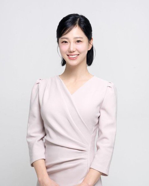 0005237419-001-20250206074114499-3455-6002-1738808645-962-width500height625 Diễn biến căng thẳng vụ nữ MC thời tiết 28 tuổi tự tử - 2